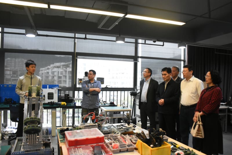 A delegation led by Qingdao Education Bureau conducted research on Vanke Meisha Academy